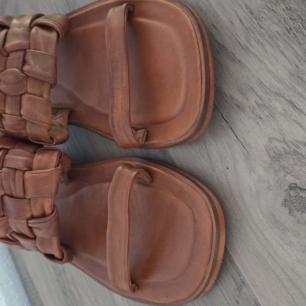 FREE PEOPLE Woven River Sandals Size 38 (10") - Picture 3 of 9